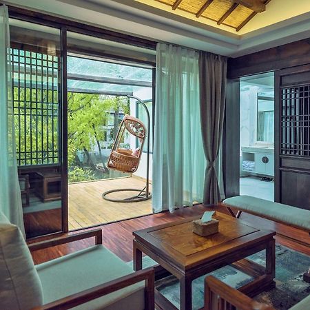 Lijiang Qilu Garden Hotel Baisha  ภายนอก รูปภาพ